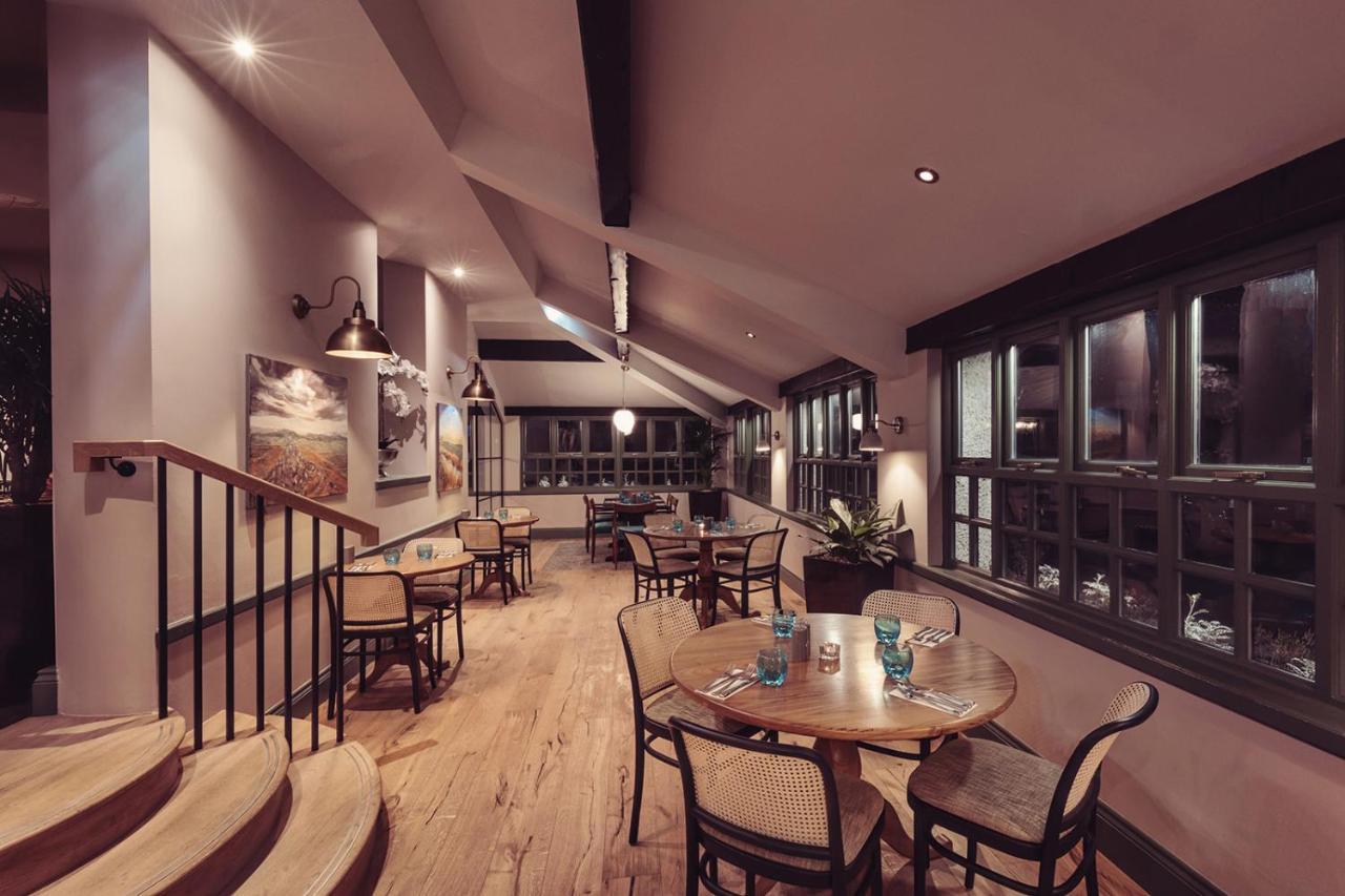 Longlands Inn&Cottages Carnforth Exteriör bild The interior of the restaurant