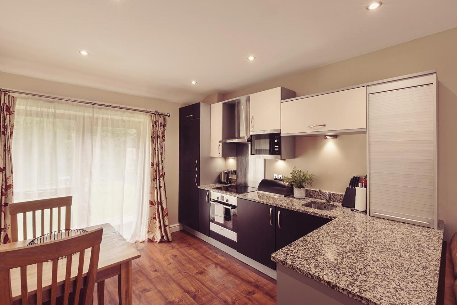 Longlands Inn&Cottages Carnforth Exteriör bild A modern kitchen