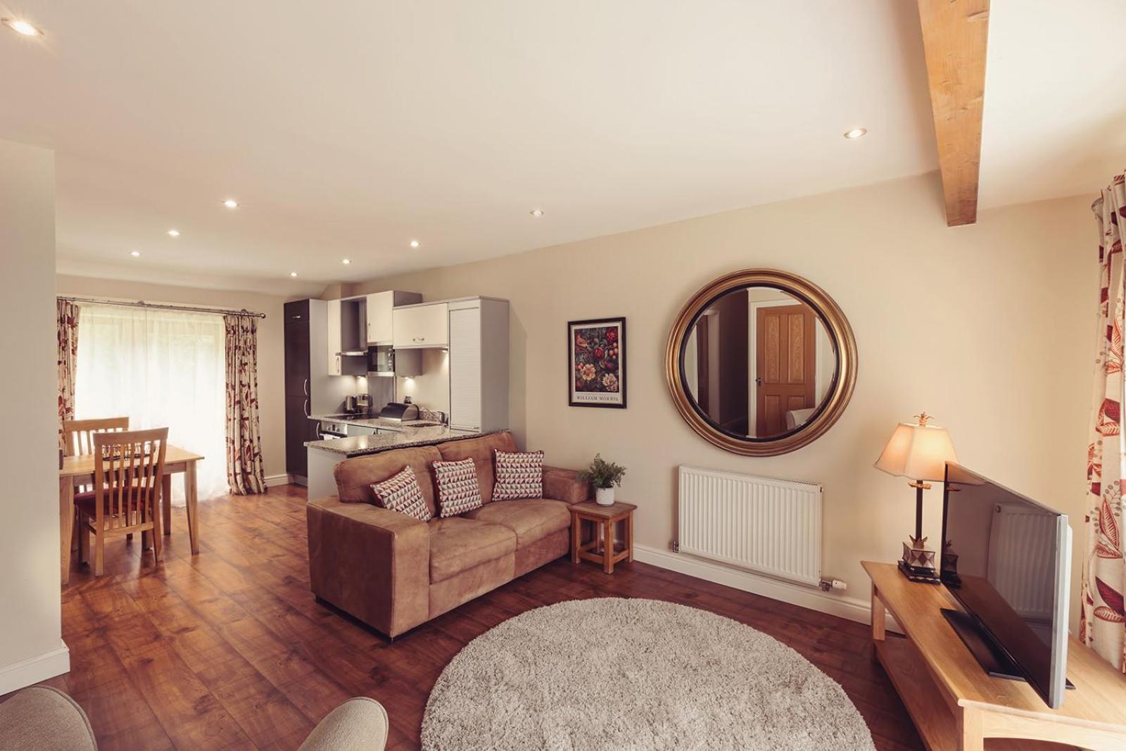 Longlands Inn&Cottages Carnforth Exteriör bild Interior of a typical apartment